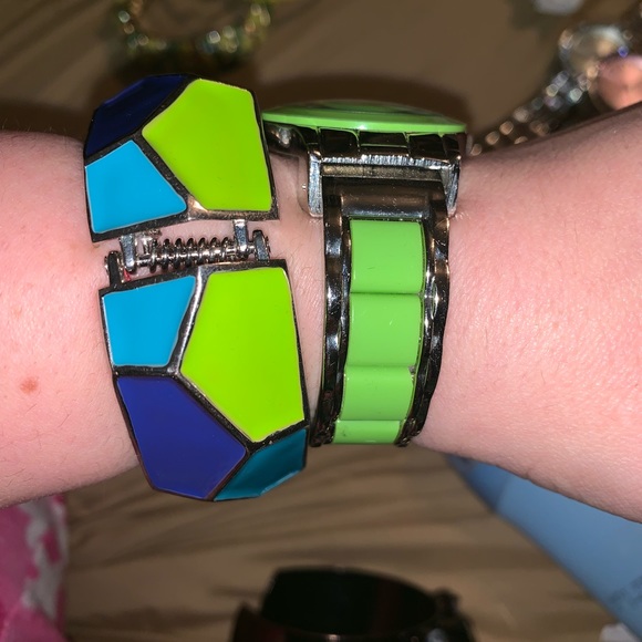 BEAUTIFUL BANGLE WATCH W/ TWO MATCHING BRACELETS - Picture 2 of 8